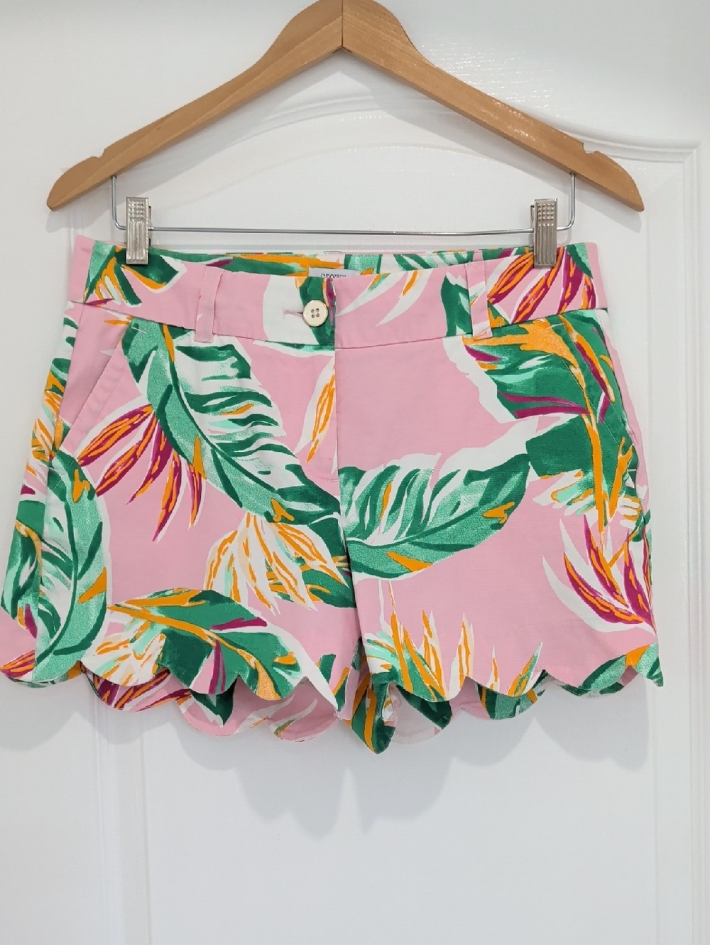 Crown & Ivy Scalloped Hem Tropical Print Shorts Mid-Rise 6 Pink Green White